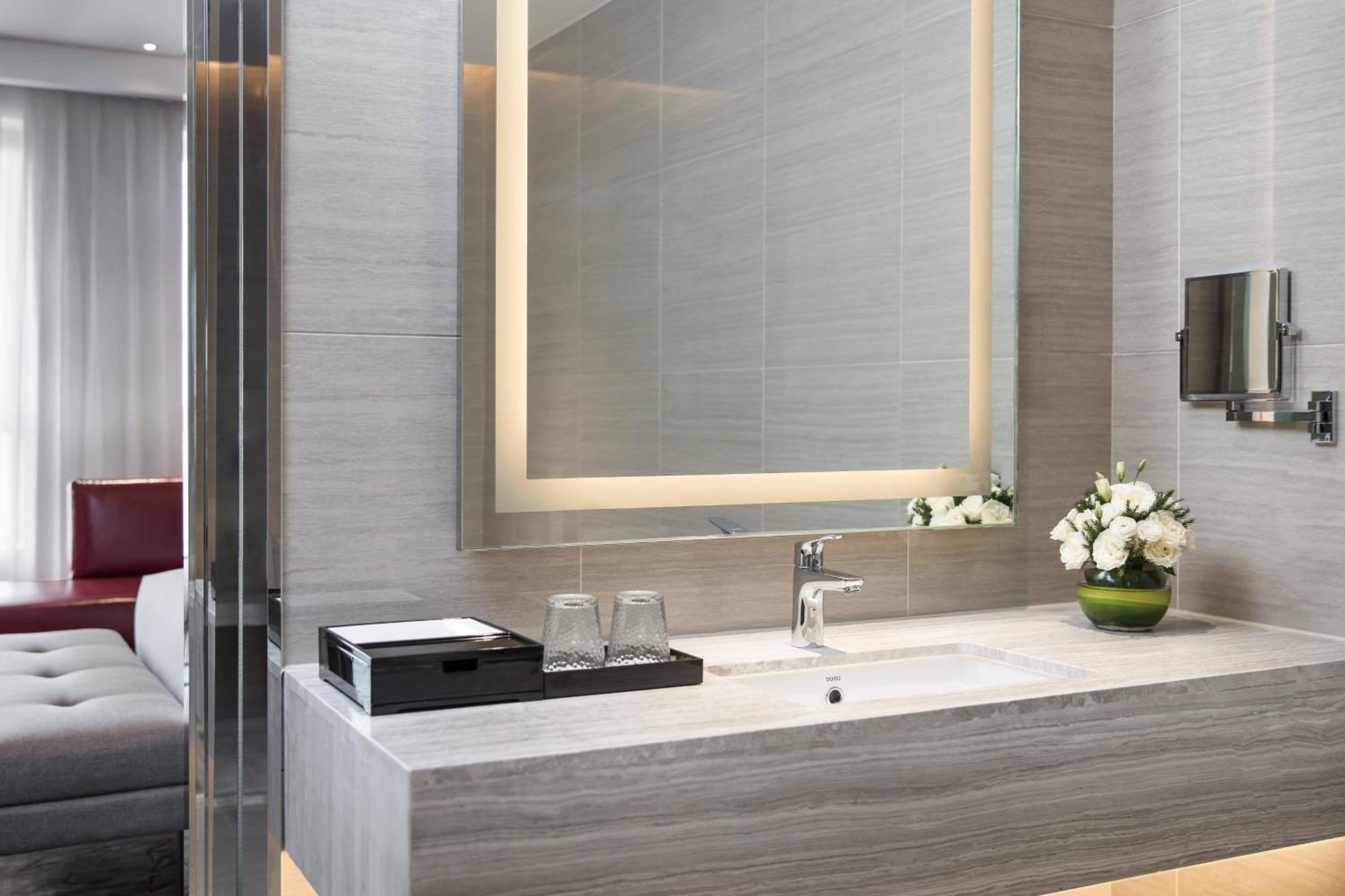 Отель Courtyard By Marriott Tianjin Hongqiao Экстерьер фото