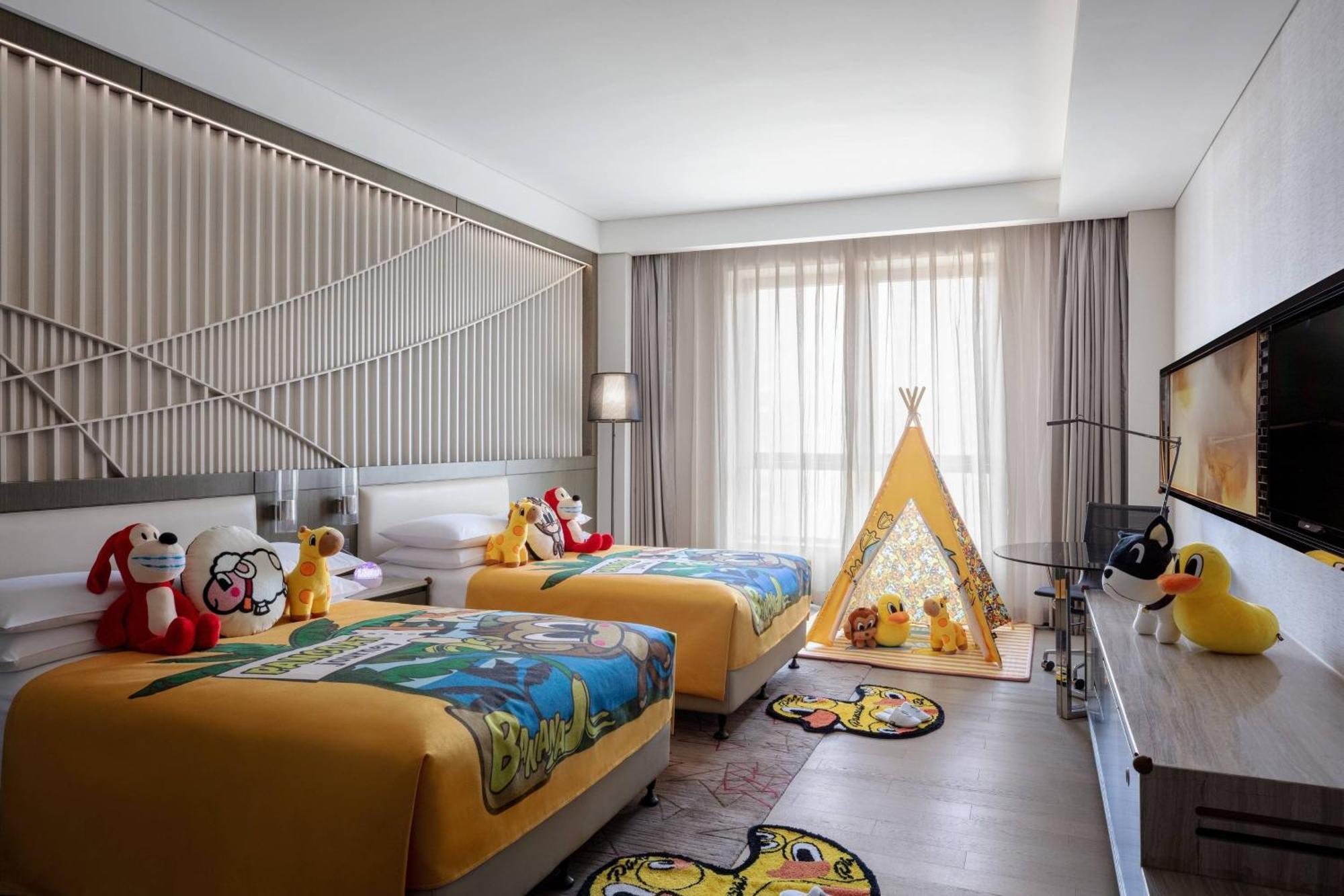 Отель Courtyard By Marriott Tianjin Hongqiao Экстерьер фото
