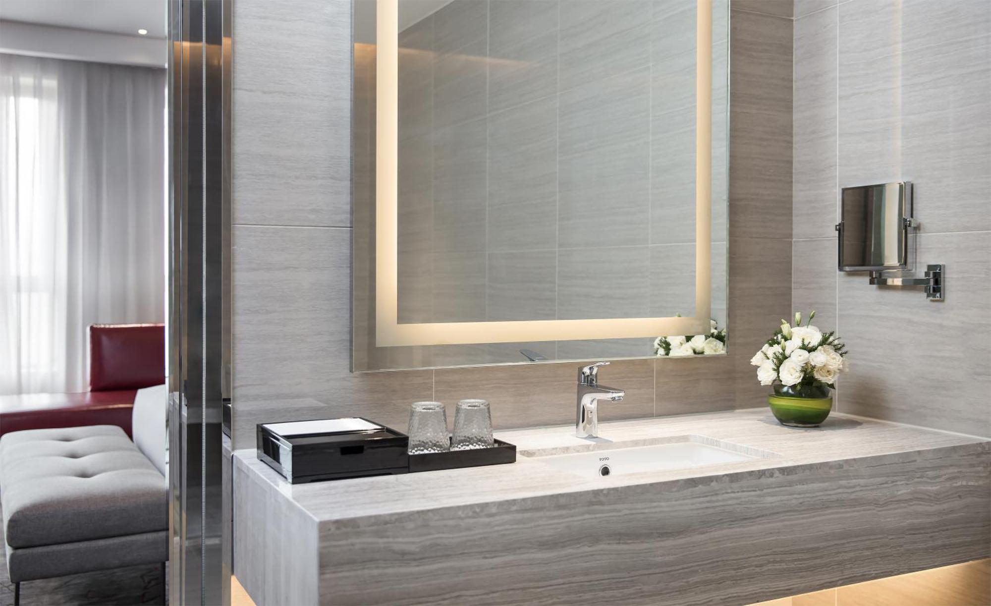Отель Courtyard By Marriott Tianjin Hongqiao Экстерьер фото